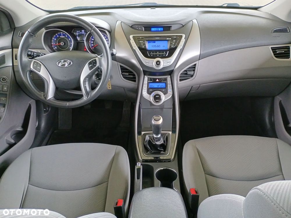 Hyundai Elantra 1.6 Comfort - 15