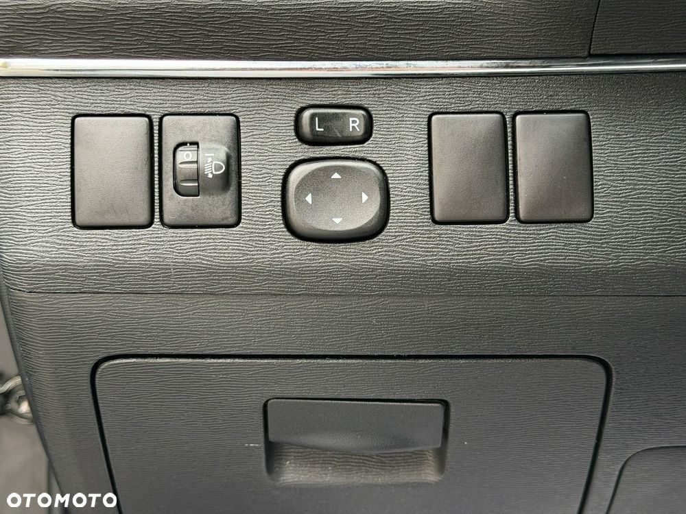 Toyota Avensis 1.8 Premium MS - 22