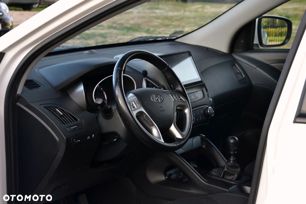 Hyundai ix35 1.6 2WD Fifa World Cup Edition - 16