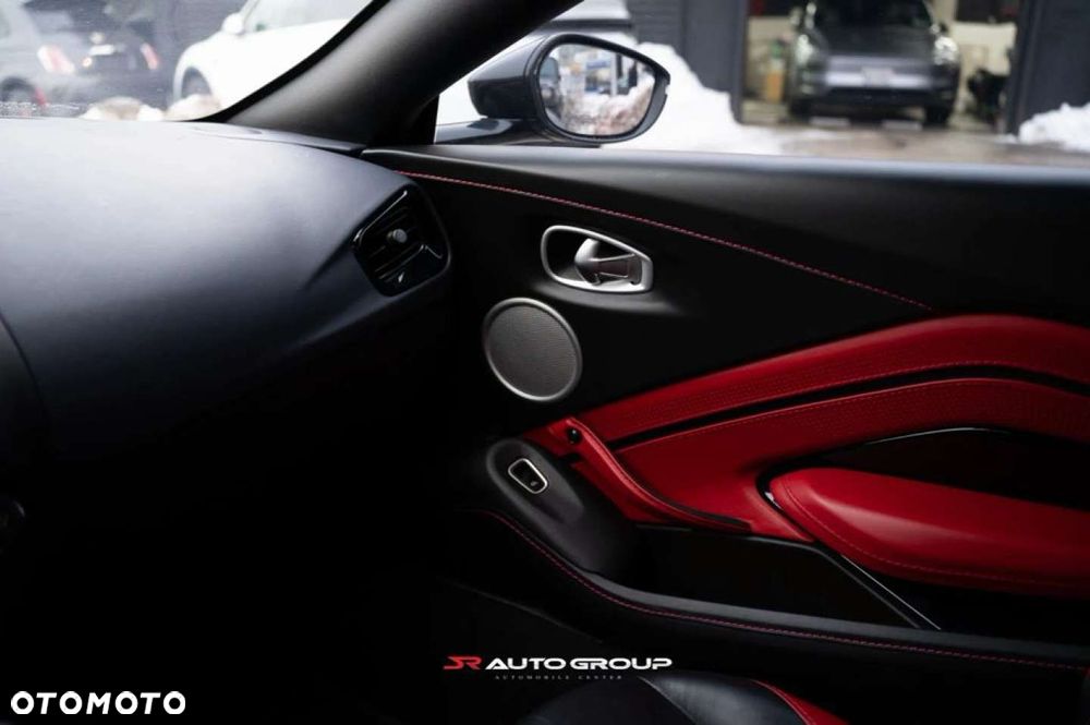 Aston Martin Vantage - 7