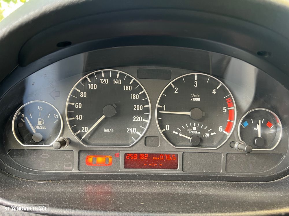 BMW 320 d Touring - 8