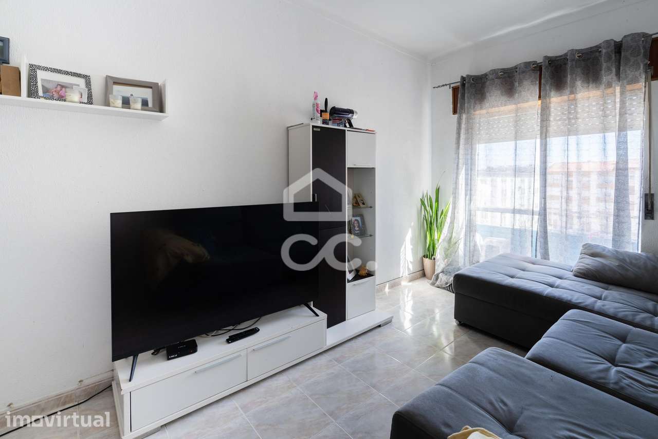 Apartamento T2 usado para venda em Vale da Amoreira - Grande imagem: 3/19