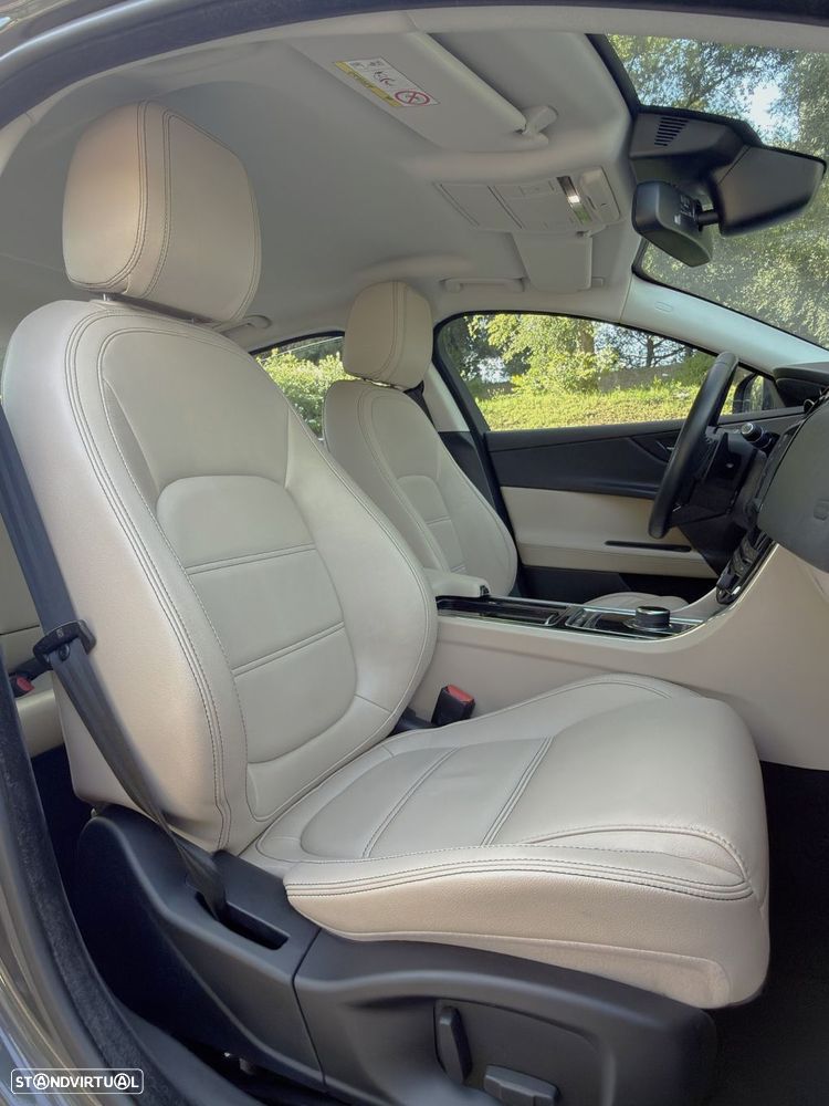 Jaguar XE 2.0 D Prestige Aut. - 40