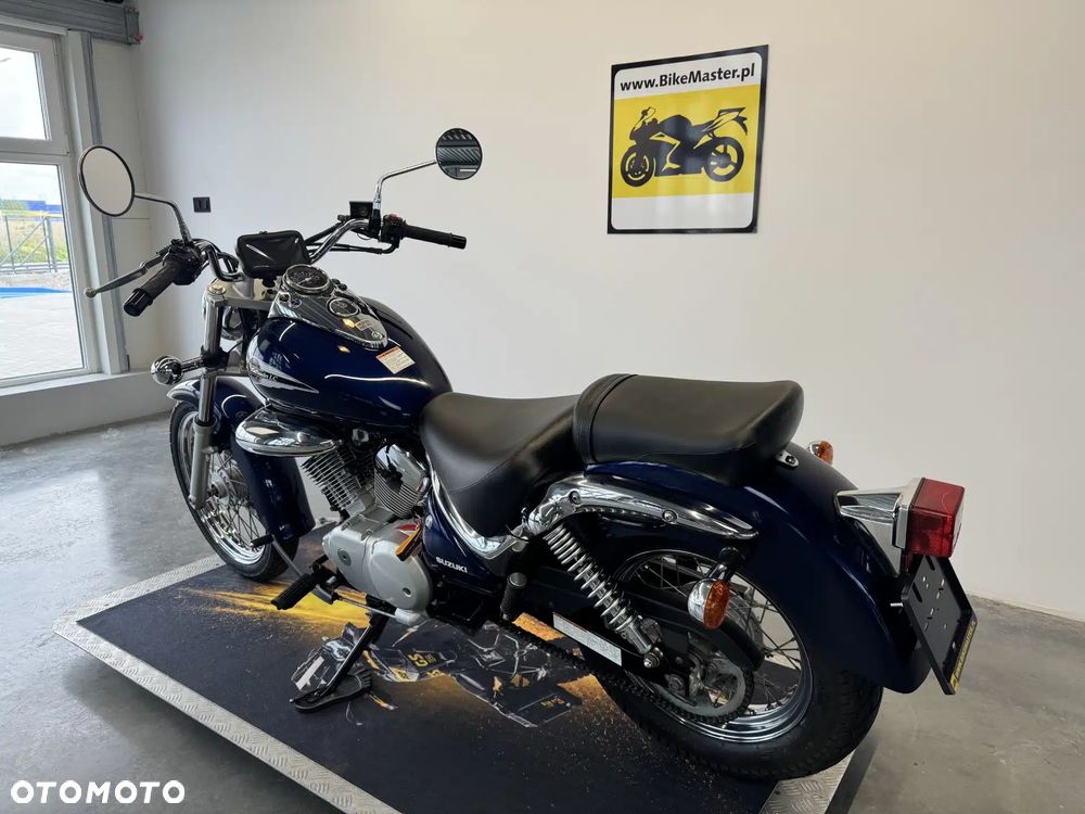 Suzuki Intruder - 6