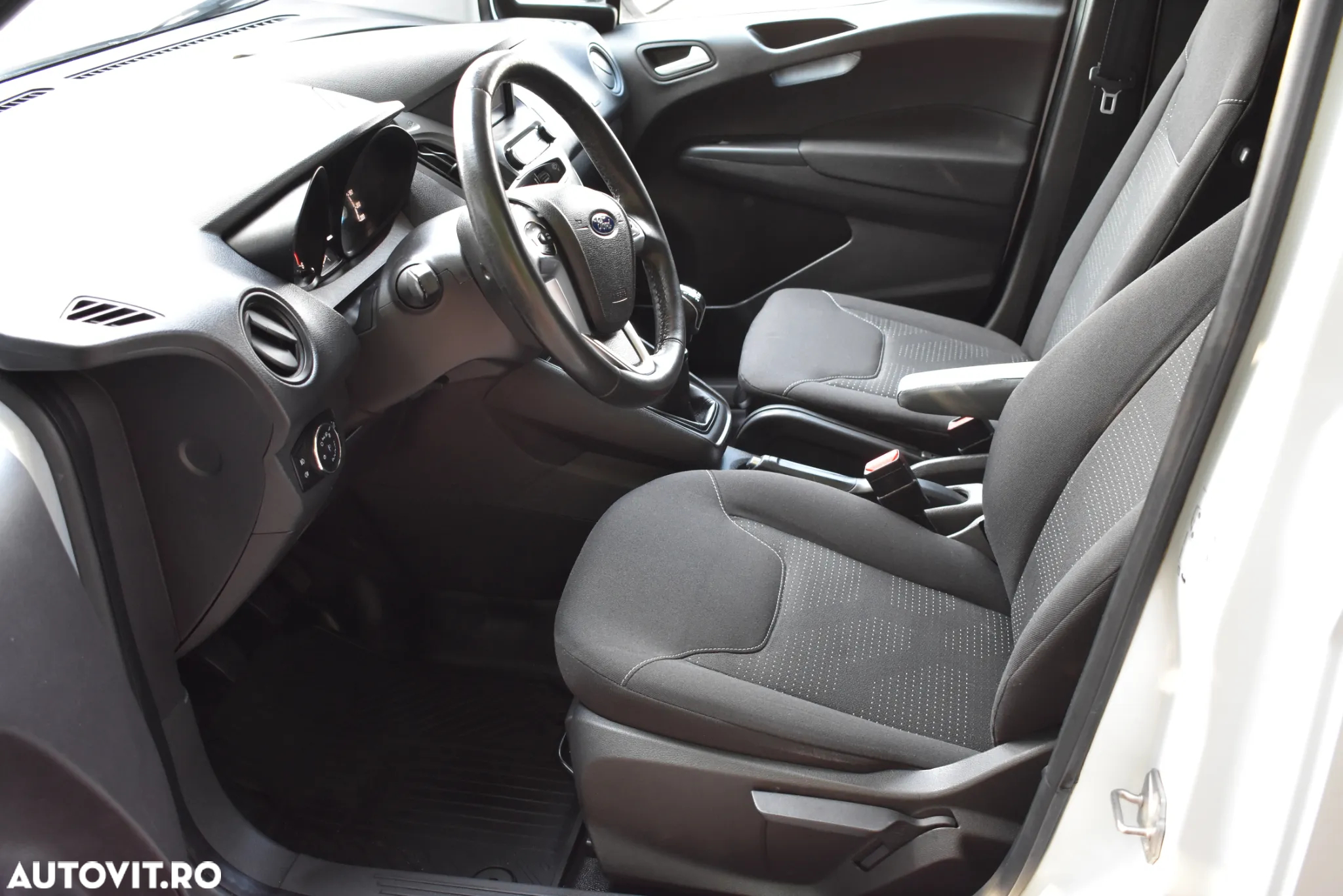 Ford Tranzit Courier - 6