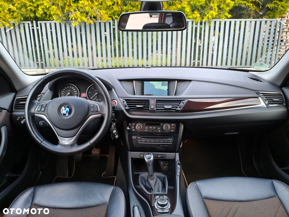 BMW X1 sDrive18d xLine - 22