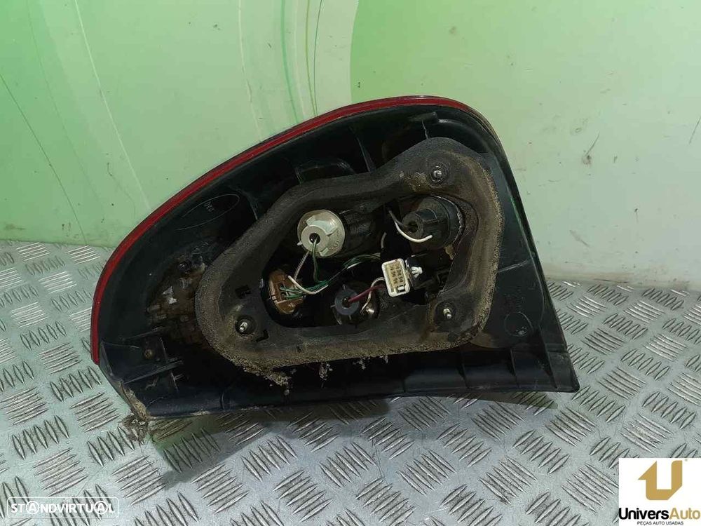 FAROLIM TRASEIRO ESQUERDO TOYOTA COROLLA LIFTBACK 2000 - - 2