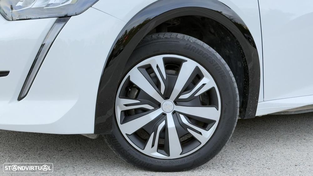 Peugeot e-208 - 21
