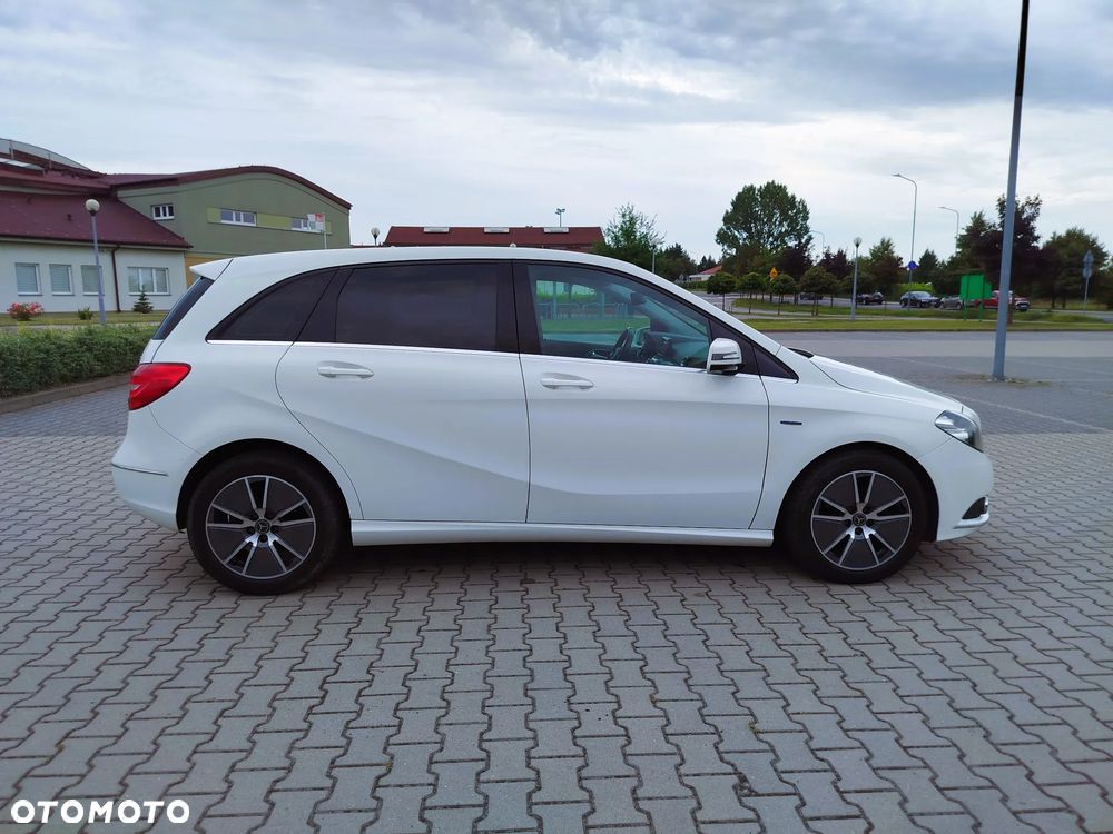 Mercedes-Benz Klasa B 180 CDI (BlueEFFICIENCY) - 24