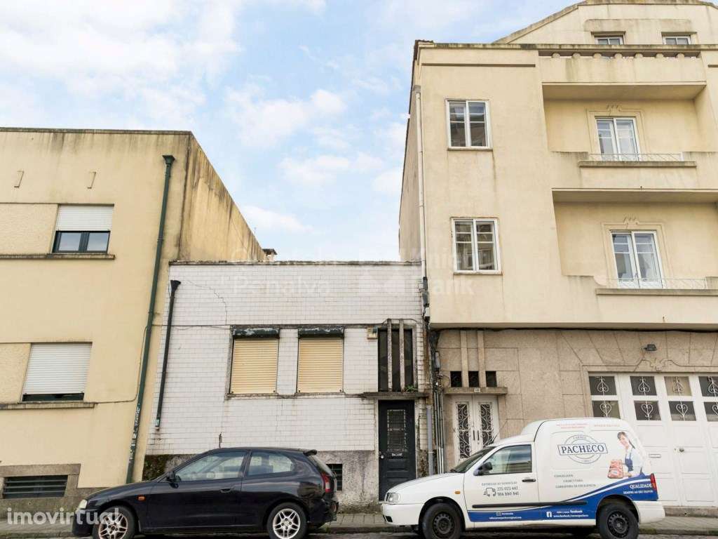 Terreno com ruína para demolir e reconstruir Paranhos, Porto - Grande imagem: 2/25