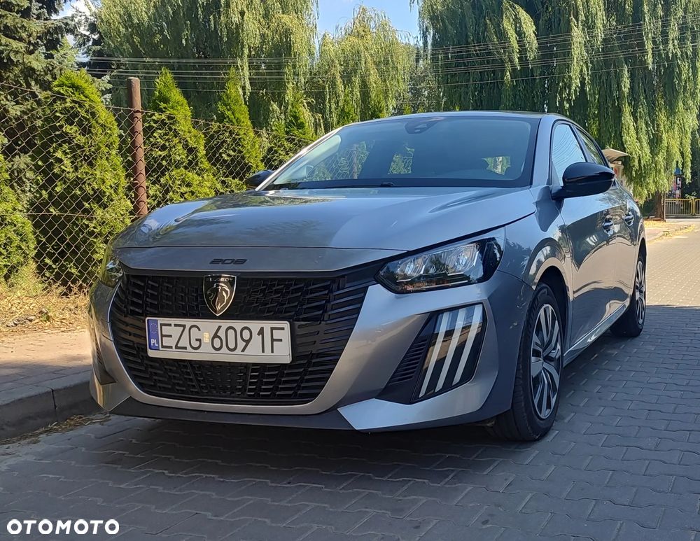 Peugeot 208 - 8