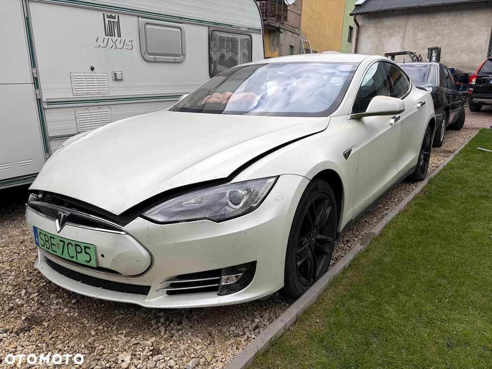 Tesla Model S - 3