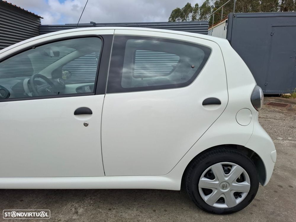 Toyota Aygo 1.0 - 16