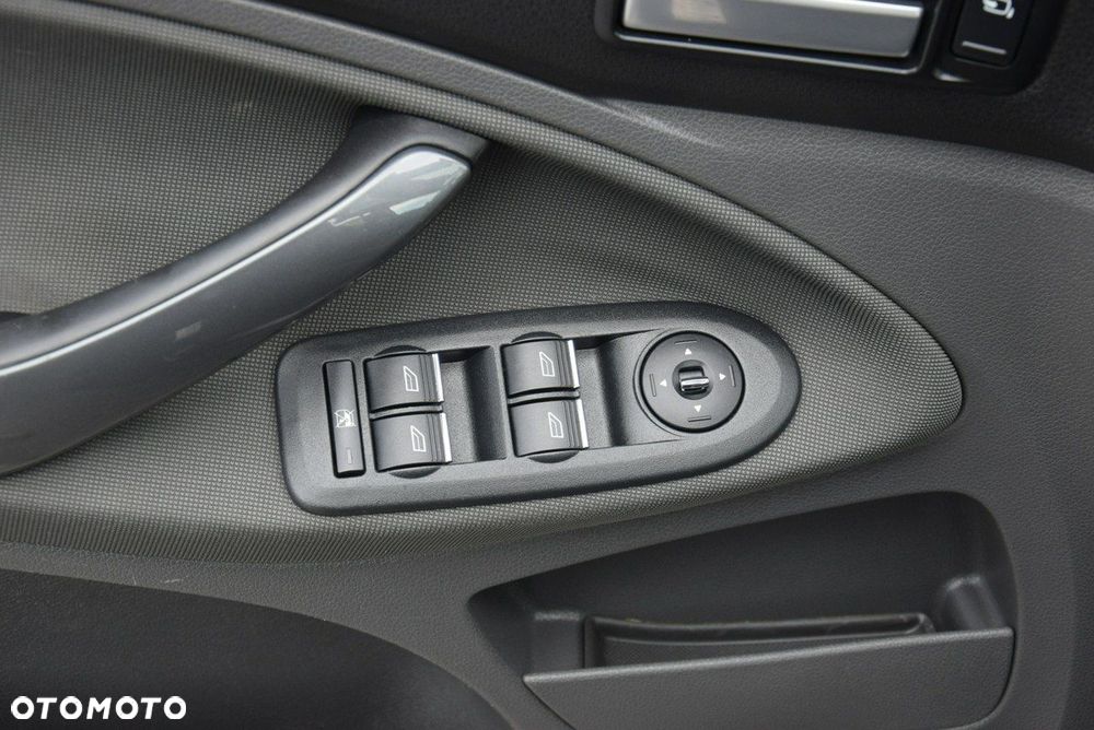Ford Kuga 2.0 TDCi 2x4 Titanium - 30