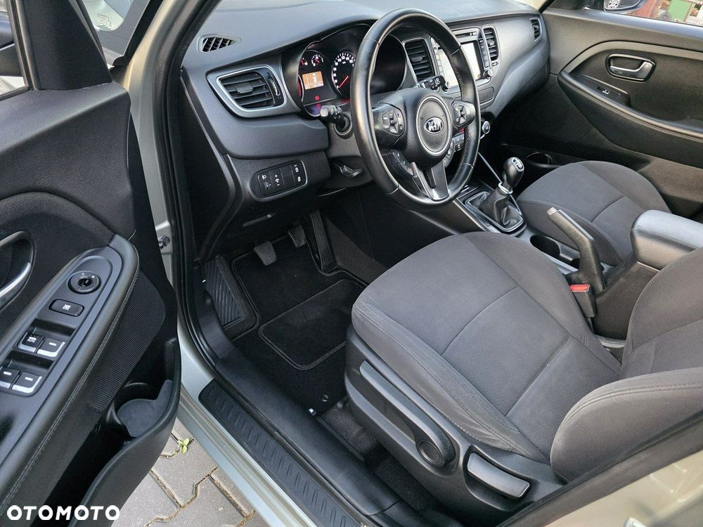 Kia Carens - 11