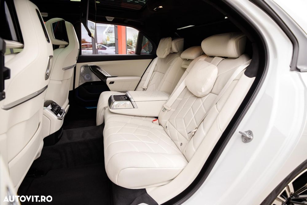 BMW Seria 7 740d xDrive MHEV - 17