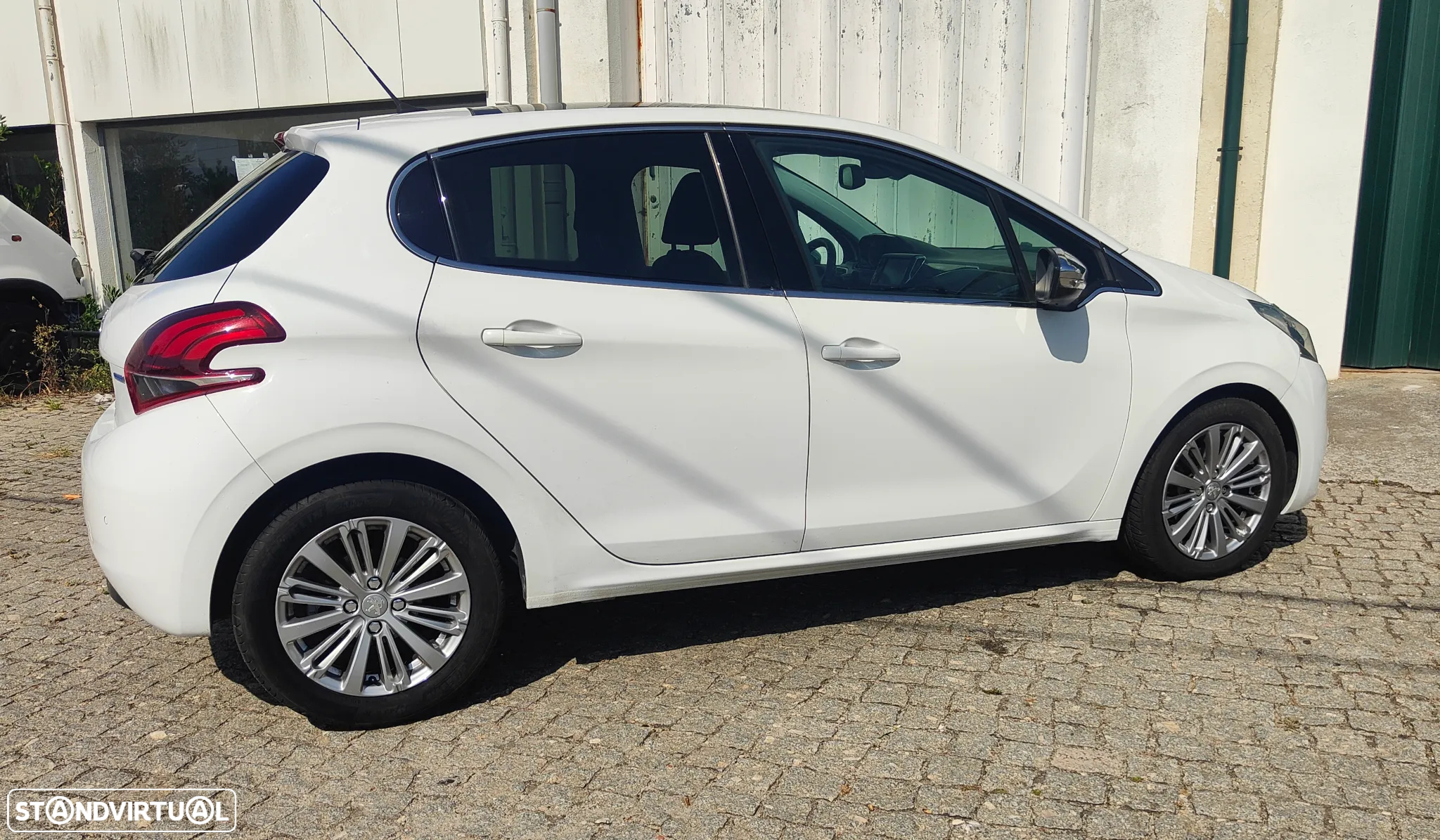 Peugeot 208 1.6 BlueHDi Allure - 3