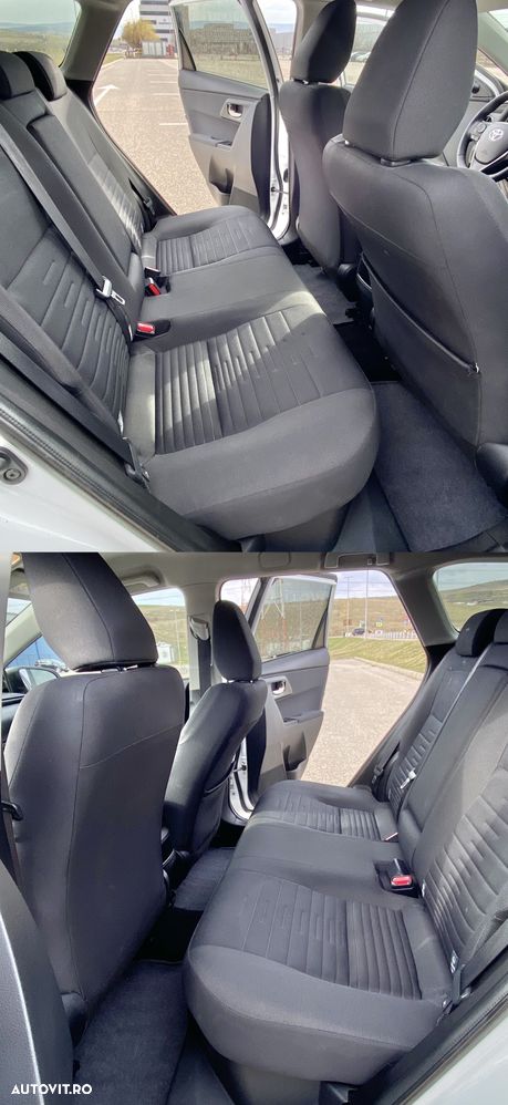 Toyota Auris 1.8 L VVT-i HSD Sol + - 7