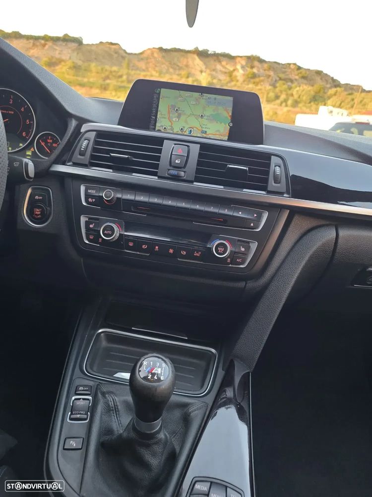 BMW 318 d Pack M - 18