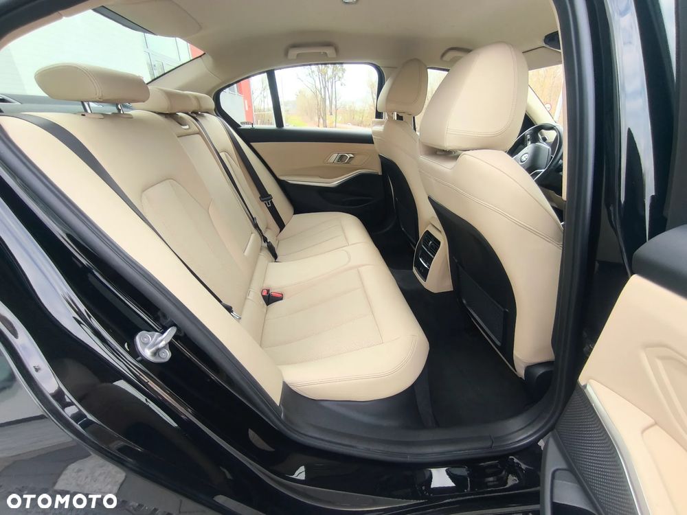 BMW Seria 3 320i - 19