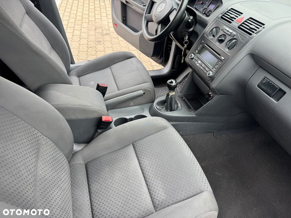 Volkswagen Touran - 11