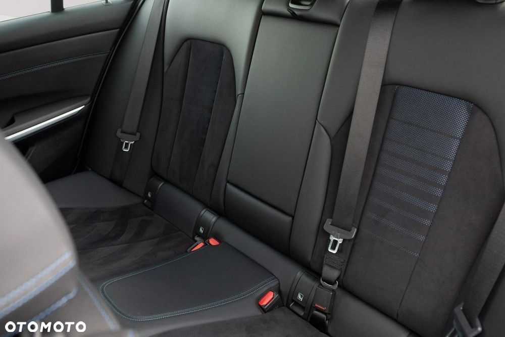 BMW Seria 3 318i M Sport - 25
