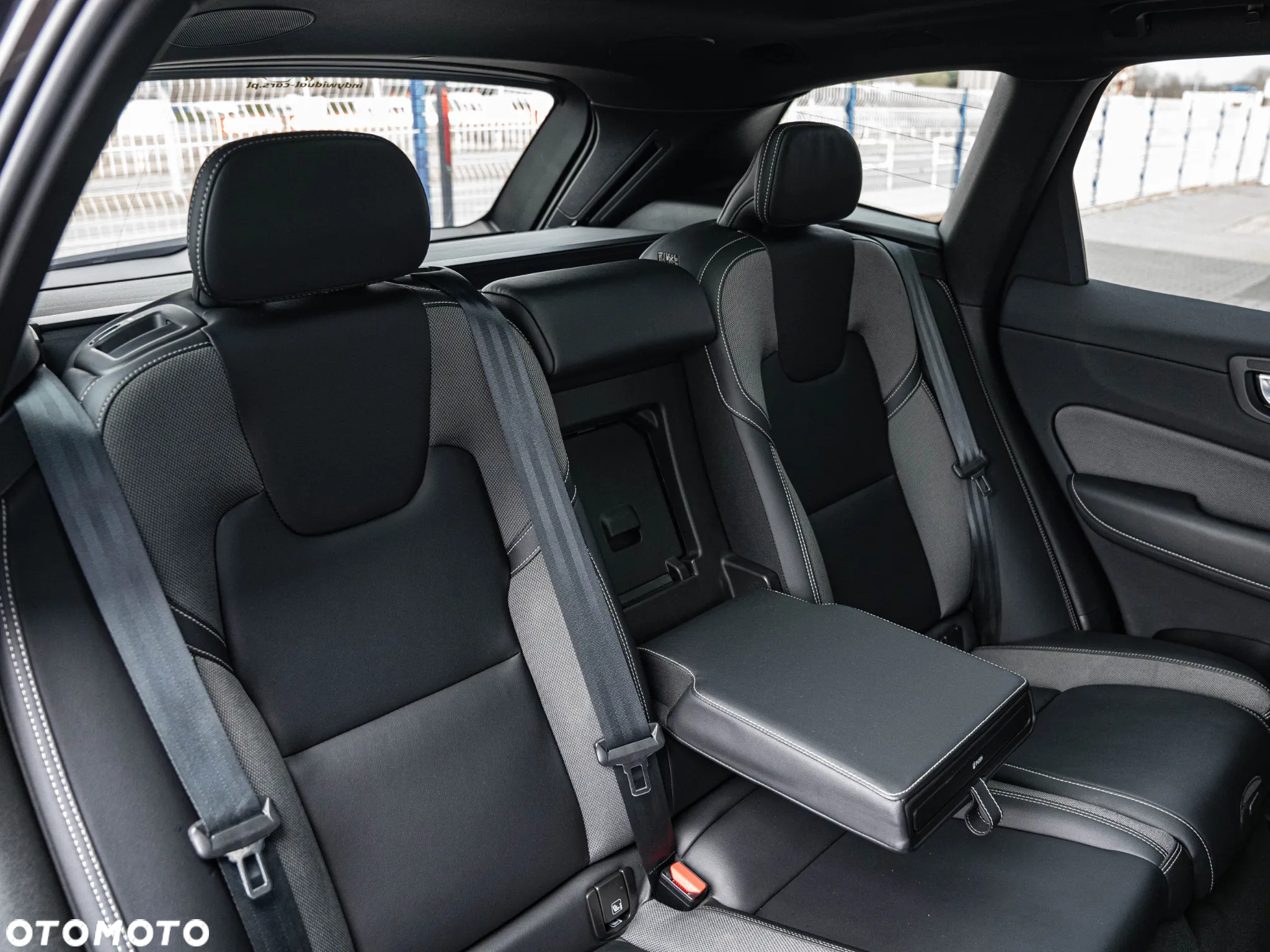 Volvo XC 60 T8 AWD Plug-in Hybrid Ultra Dark - 29