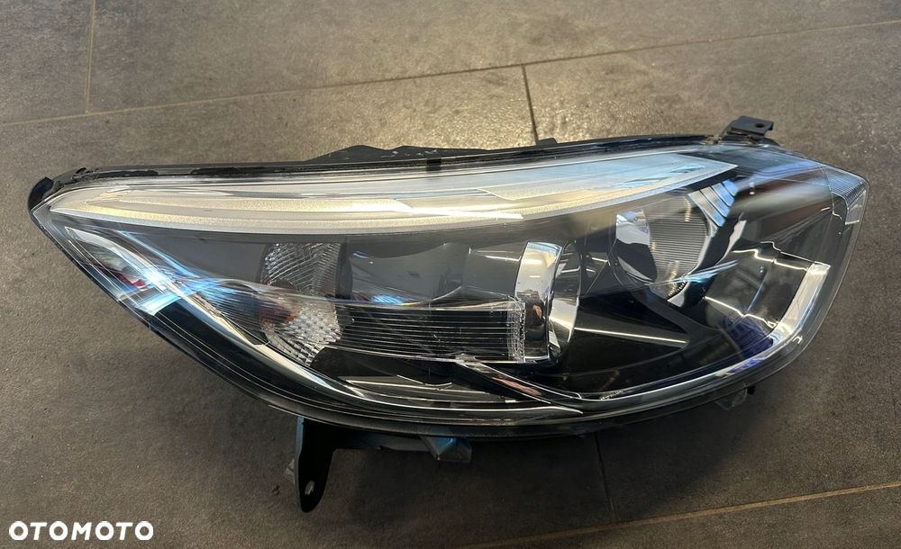 LAMPA PRAWA RENAULT CAPTUR 13-17 260100947R - 4