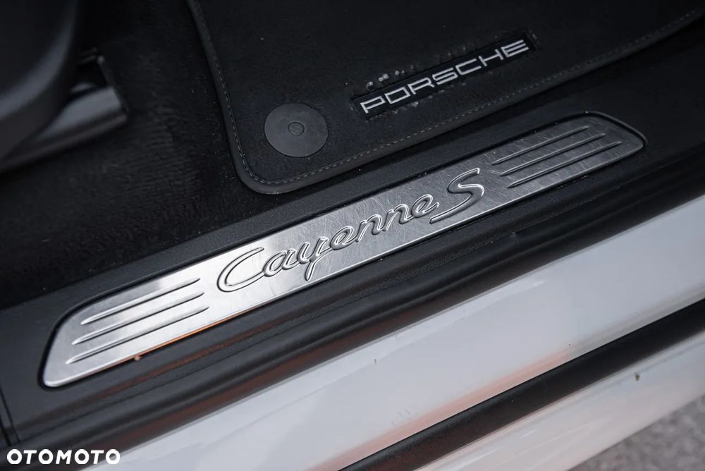 Porsche Cayenne S Diesel Platinum Edition - 36