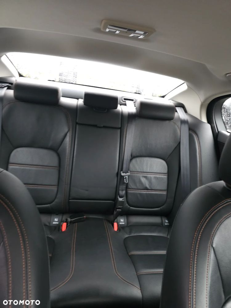 Jaguar XE 20t Prestige - 12