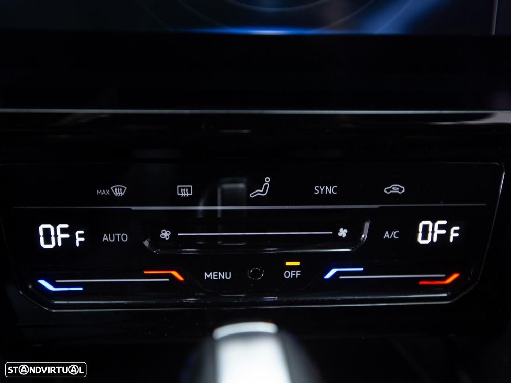 VW Passat Variant 2.0 TDI Business DSG - 18