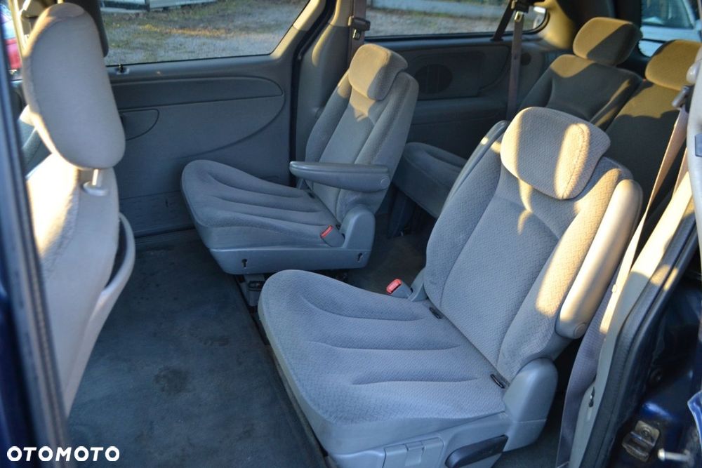 Chrysler Town & Country - 8