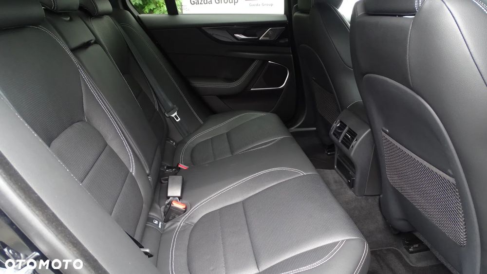 Jaguar XE D200 AWD R-Dynamic Black - 9