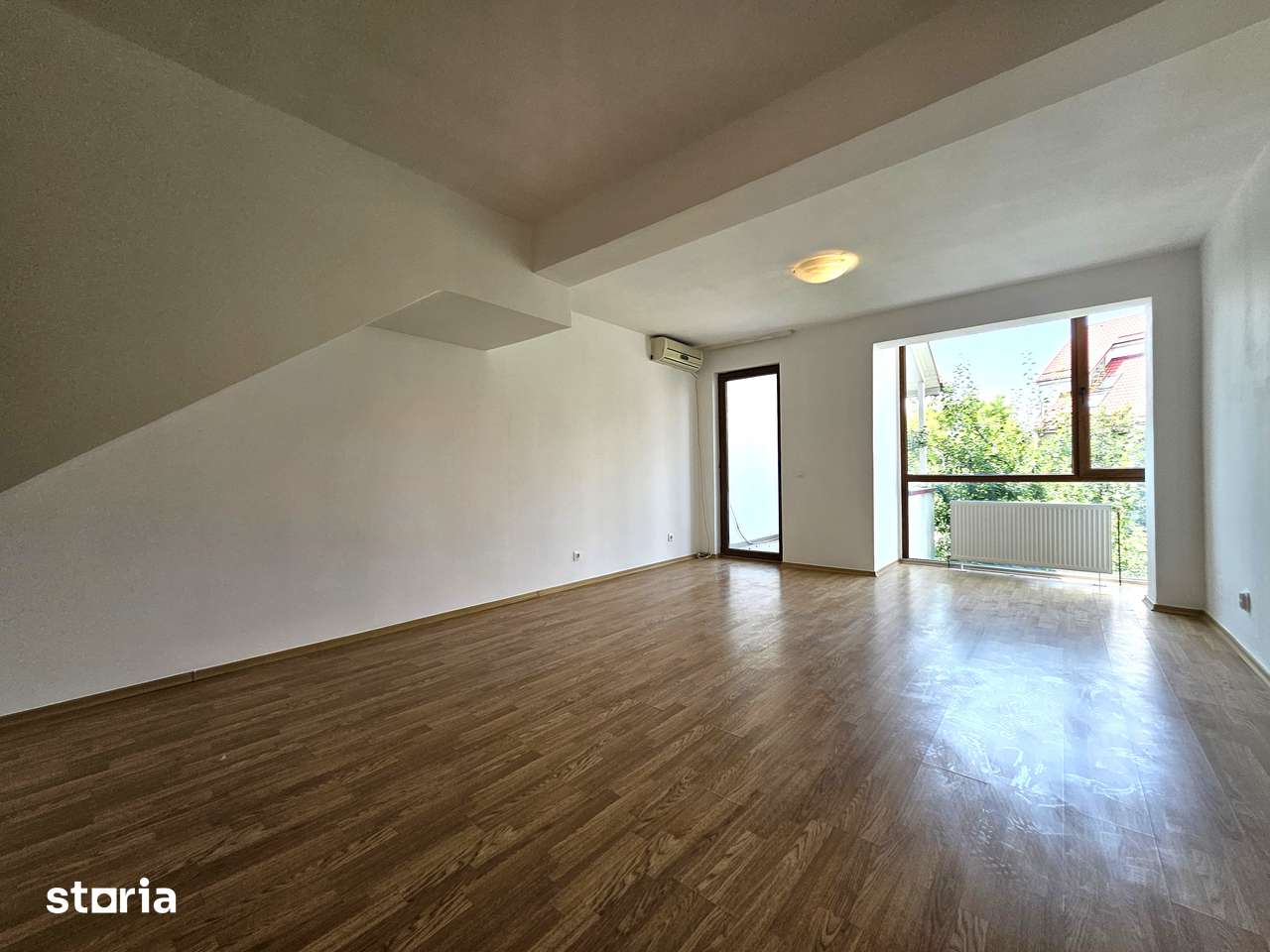 Apartament 4 camere / vila / Giulesti / Intr. Pinului / curte 54 mp — fotografia 3