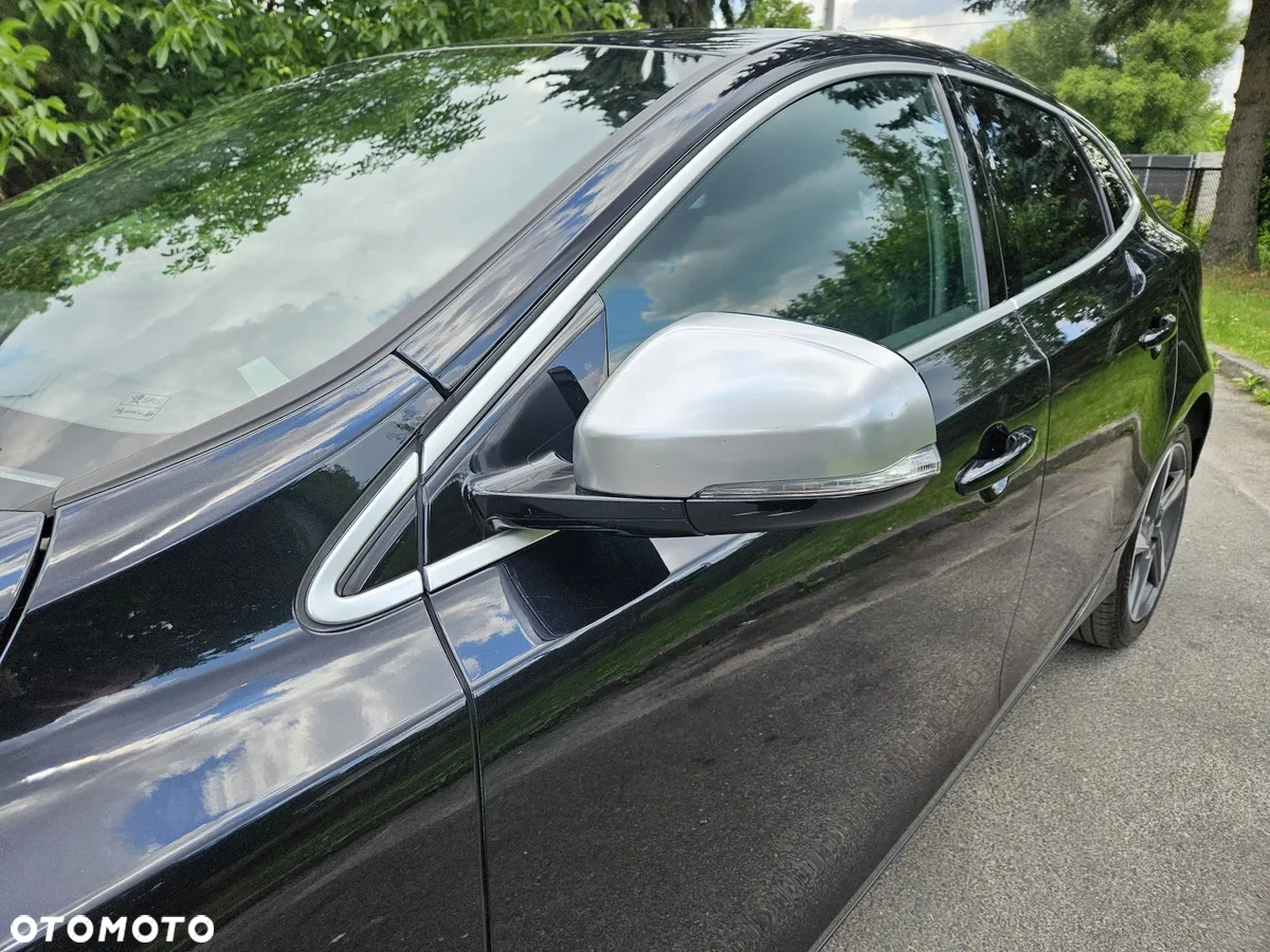 Volvo V40 D2 R-Design - 23