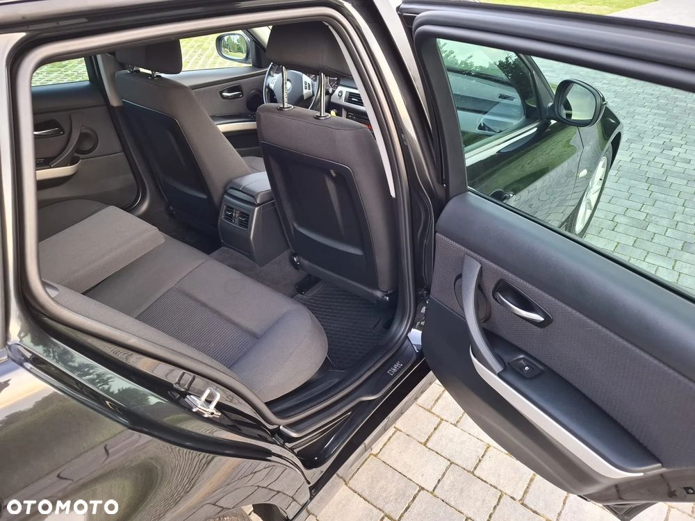 BMW Seria 3 318i - 15