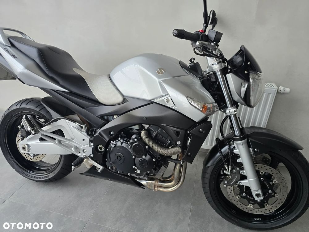 Suzuki GSR - 30
