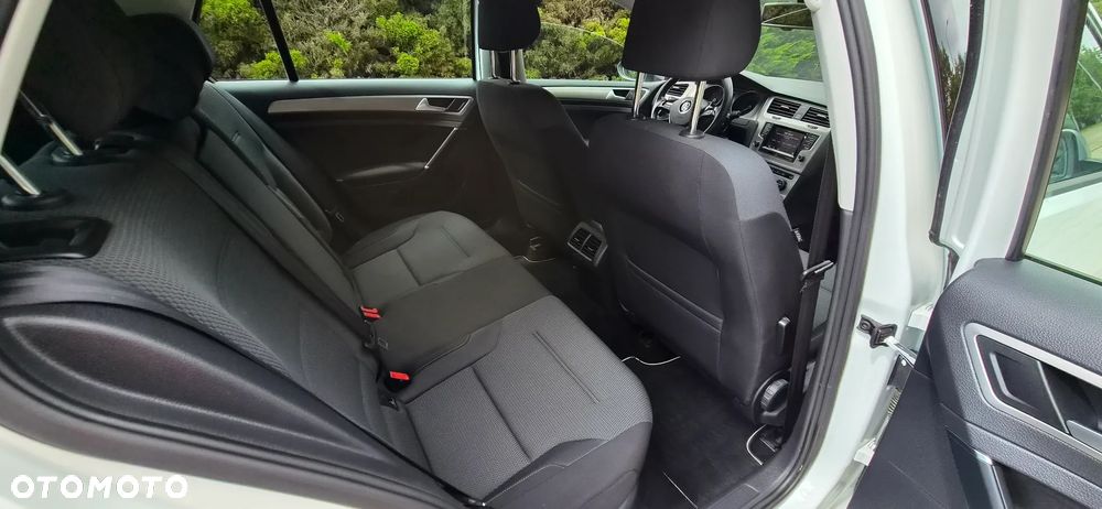 Volkswagen Golf 1.6 TDI Trendline DSG - 24