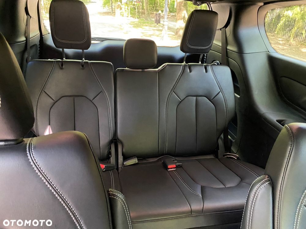 Chrysler Pacifica - 10