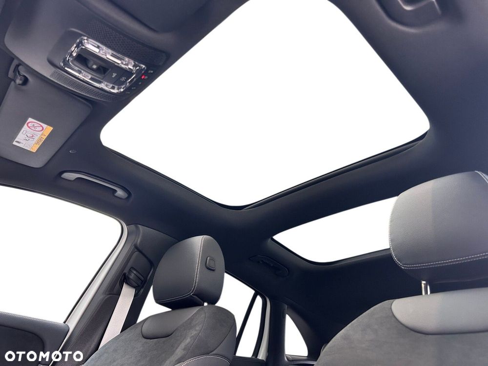 Mercedes-Benz GLA - 11
