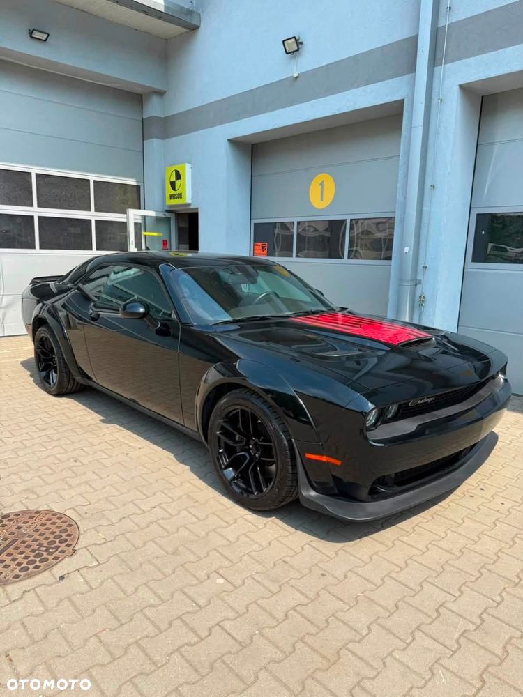 Dodge Challenger - 4