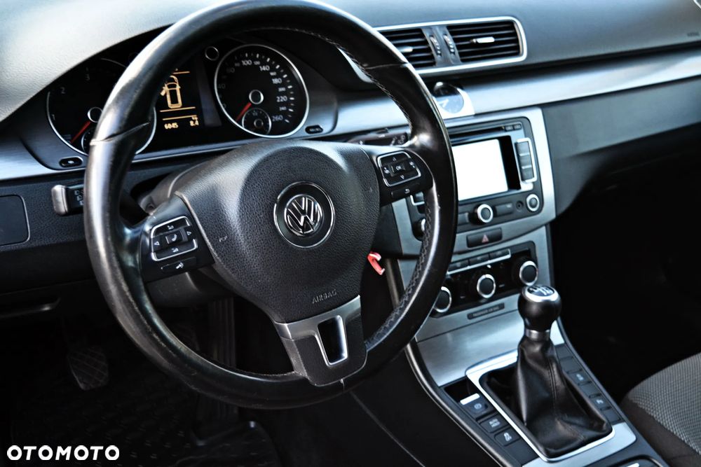 Volkswagen Passat Variant 2.0 TDI BlueMotion Technology DPF Comfortline - 6