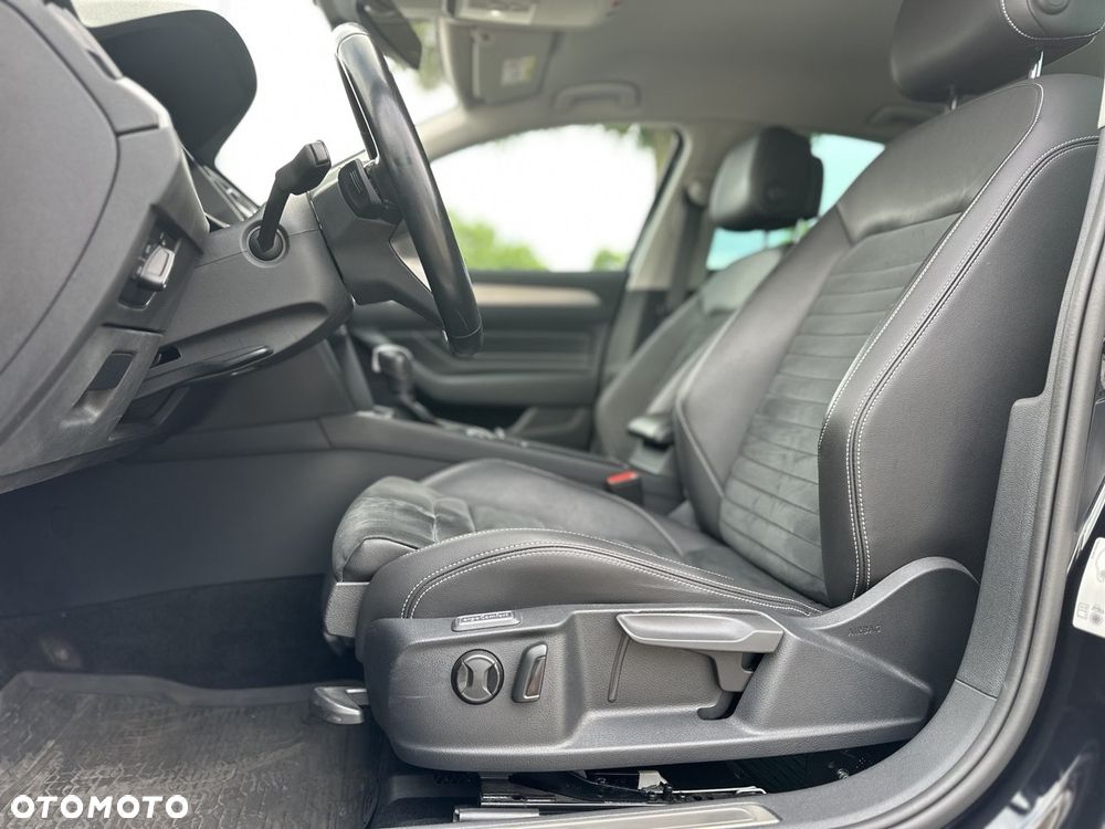 Volkswagen Passat 2.0 TSI Elegance DSG - 12