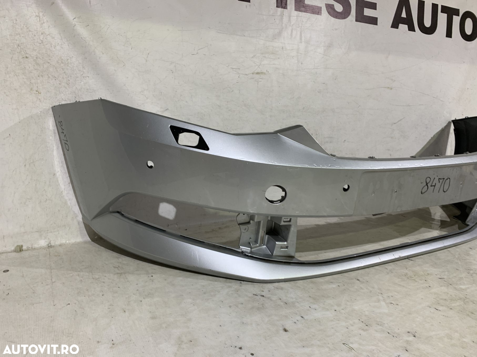 Bara fata Skoda Fabia 3, 2014, 2015, 2016, 2017, 2018, cod origine OE 6V0807221, cu gauri pentru spalatori faruri. - 3