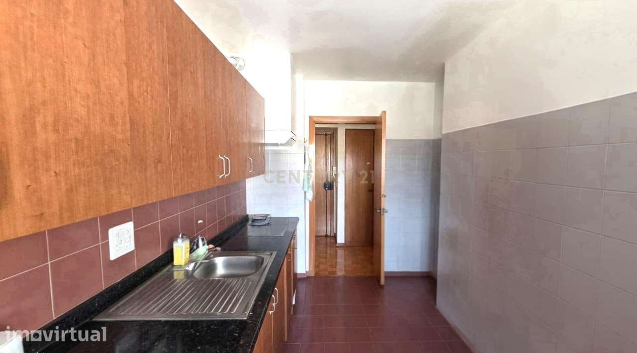 Apartamento T2  Caparica 3 andar com elevadorcom fácil acesso ás praia - Grande imagem: 3/15