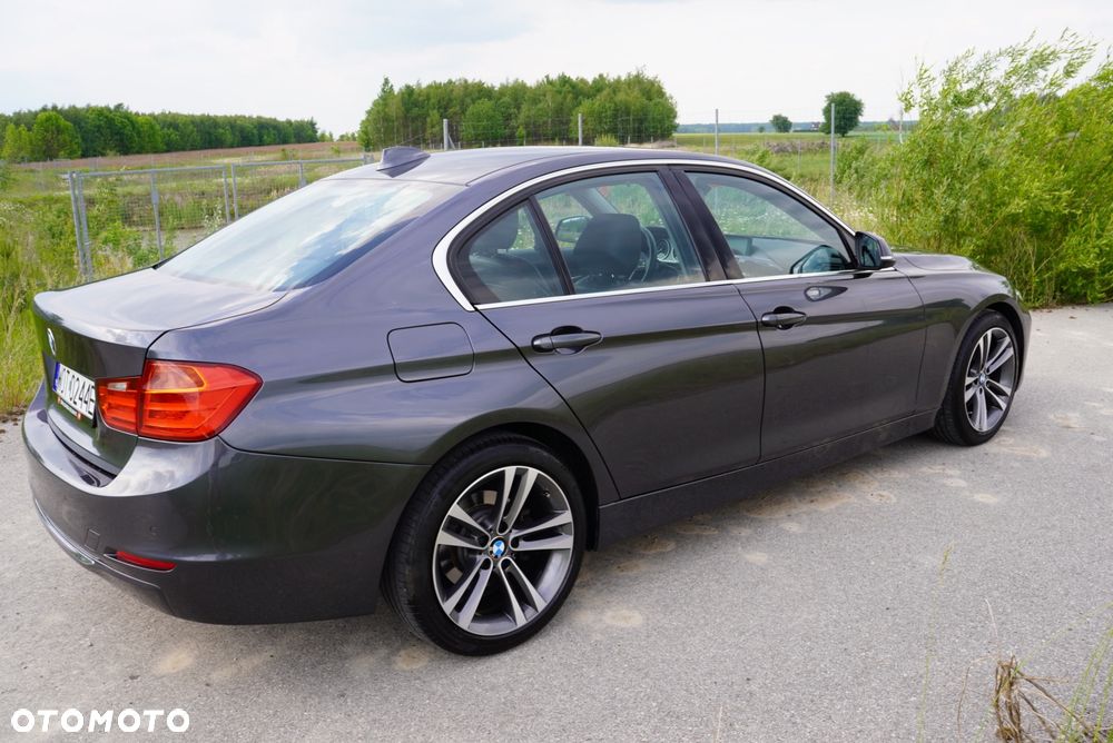 BMW Seria 3 328i xDrive Luxury Line - 8