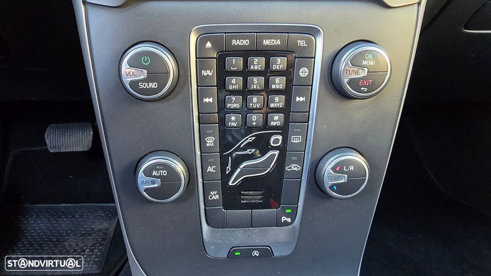 Volvo V40 1.6 D2 Momentum Powershift Eco - 27