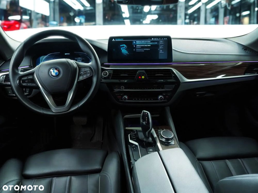 BMW Seria 5 530e xDrive PHEV - 6