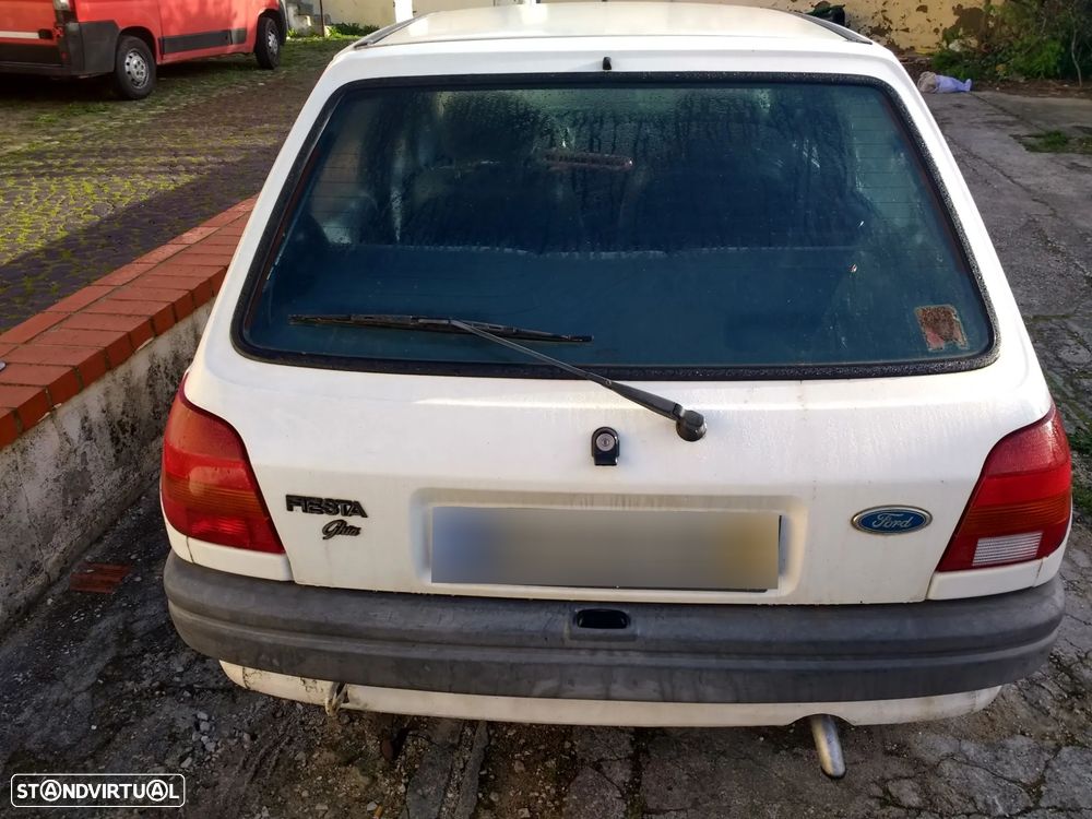Ford Fiesta 1.3i Si - 12