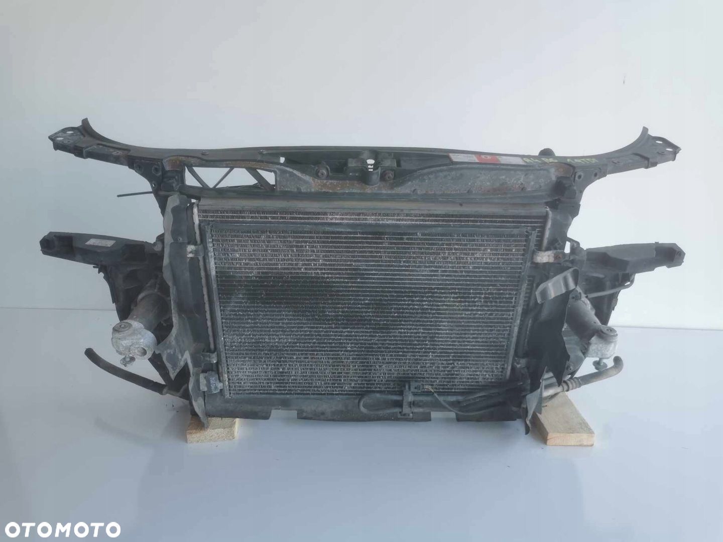 PAS PRZEDNI CHŁODNICA VW TRANSPORTER T5 2.5 TDI - 1